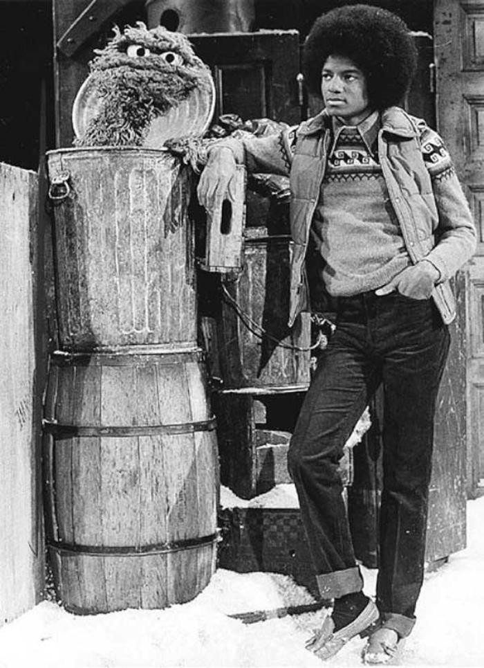 Майкл Джексон и Оскар Ворчун на съемках телешоу «Улица Сезам», 1978 год, США