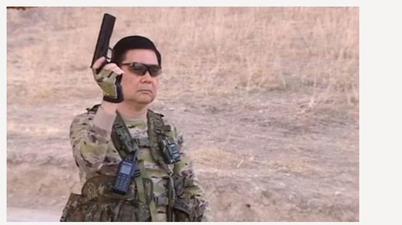 Туркменский президент выступил в роли супергероя на военных учениях