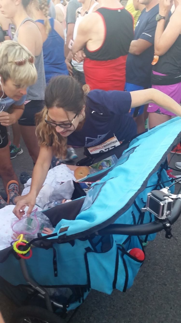 Мать восьмерых детей побила рекорд Гиннеса, пробежав 40 км с коляской