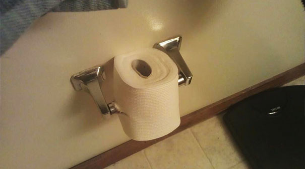 "После того, как сказал соседу, что он неправильно вставляет туалетную бумагу"