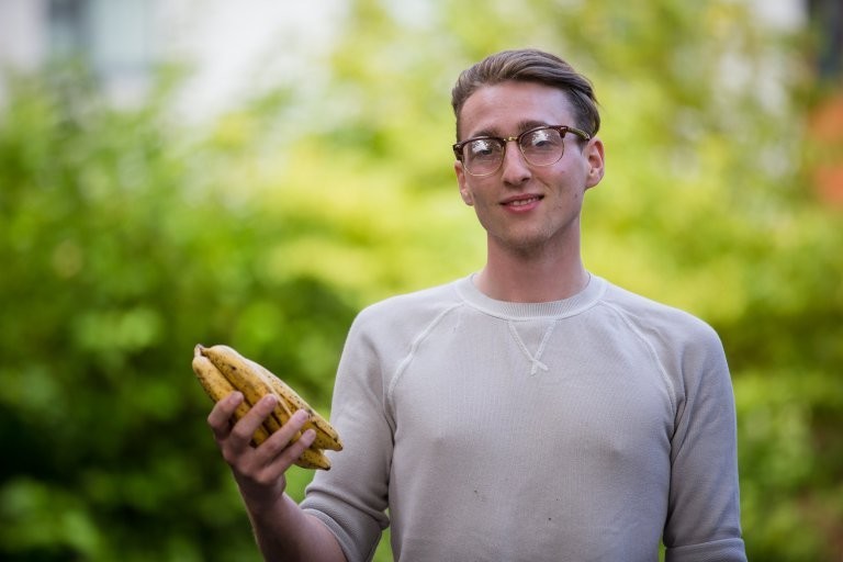 Этот молодой датчанин ест всего 150 бананов в неделю