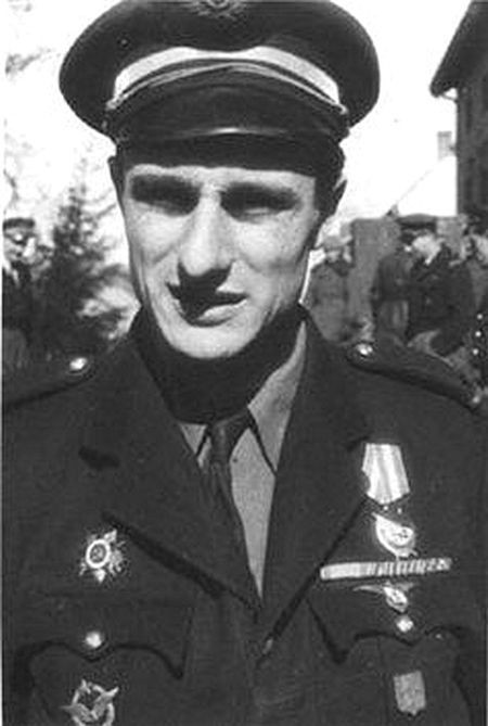 Французский летчик Жак Андре