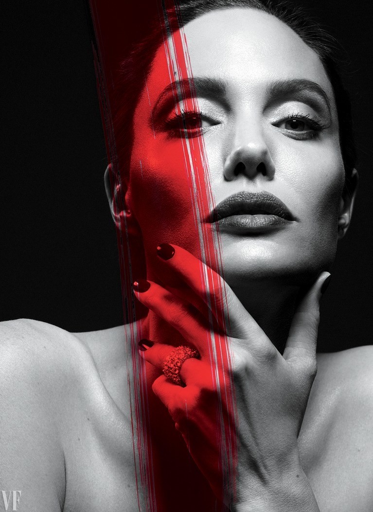 Анджелина Джоли возвращается к жизни