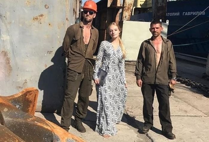 По усам и дочке честь