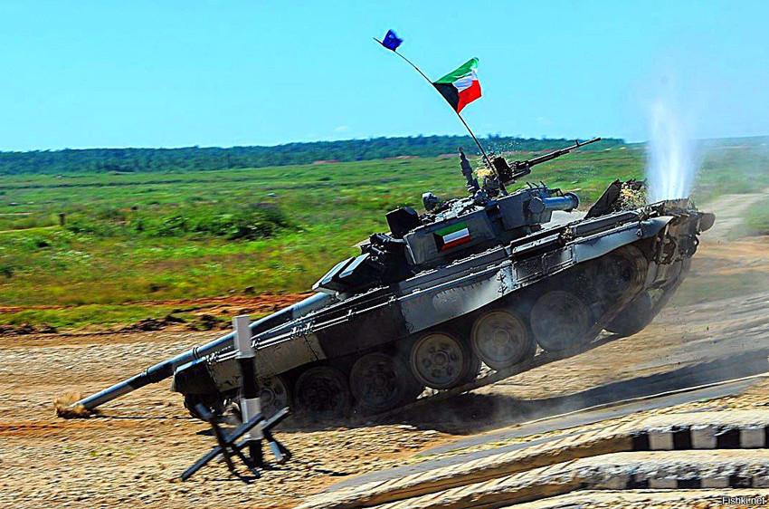 Танкисты из Кувейта воткнули Т-72 стволом в землю – СМИ