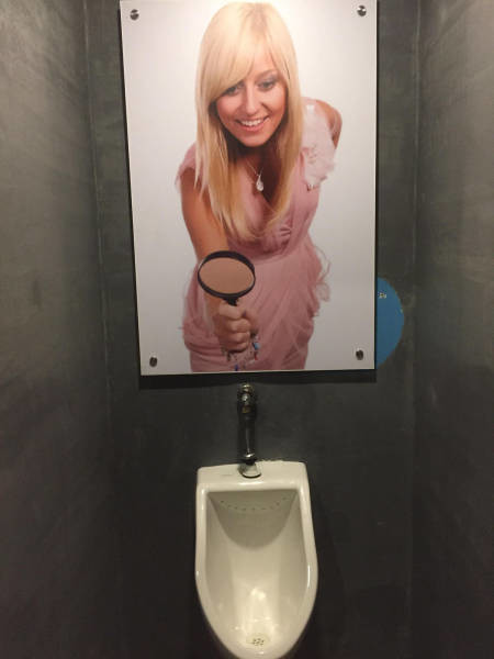 Картина в мужском туалете