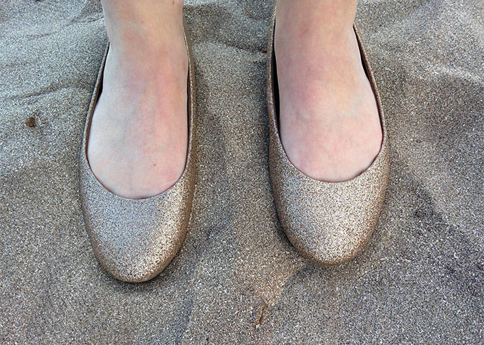 Блестящие туфли vs песок