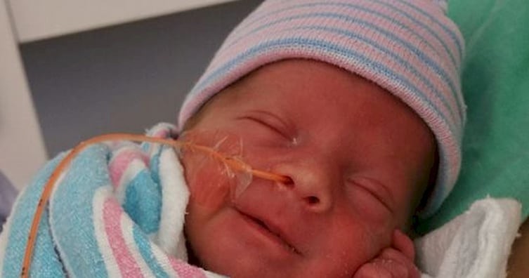 Выжили: 13 улыбающихся младенцев, родившихся раньше срока