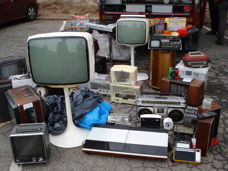 Эти телевизоры выглядят как из будущего, а на самом деле они из прошлого! 