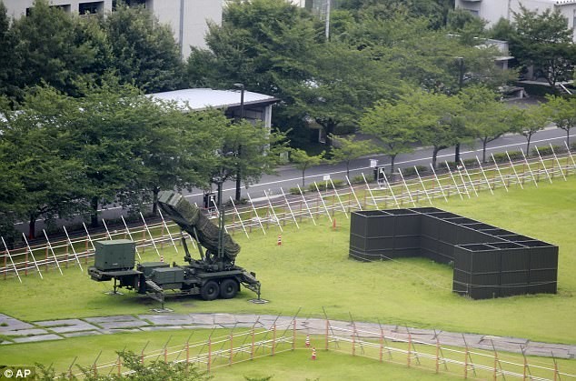 Комплекс противовоздушной обороны Patriot PAC-3 развернут во дворе министерства обороны Японии в центре Токио