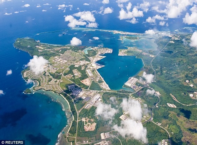 Военно-морская база Гуам расположена в юго-западной части острова 