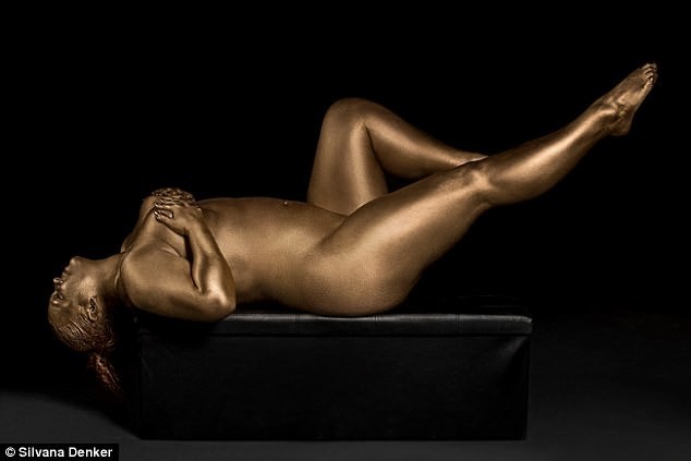 Полный боди-арт: модели плюс-сайз блистают телами в золоте и серебре