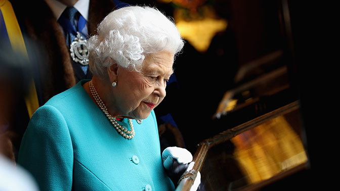 СМИ написали об отречении Елизаветы II от престола