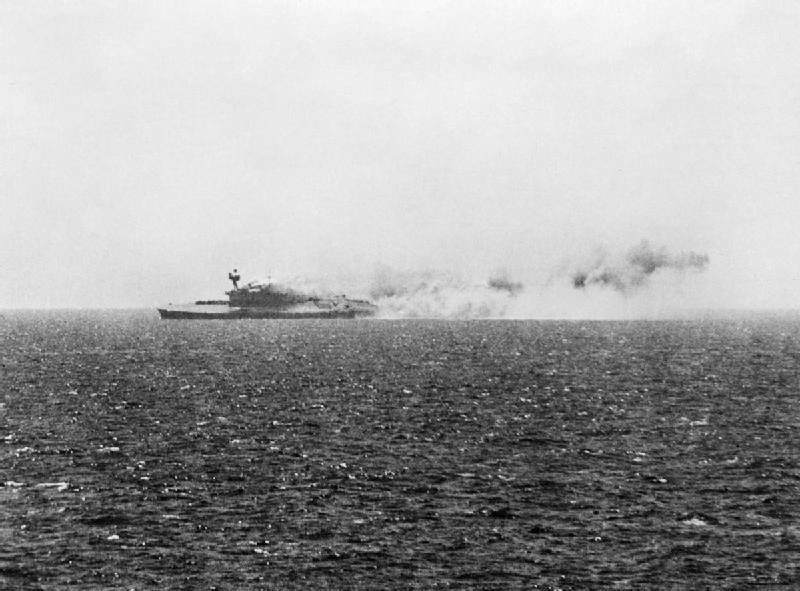 Британский авианосец "Игл" подвергся нападению немецкой подлодки U-73. 11 августа 1942 год.