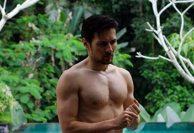 Павел Дуров запустил флешмоб #PutinShirtlessChallenge