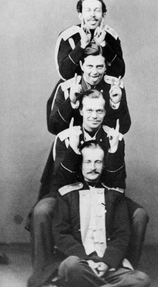 39 Будущий русский царь Александр III с братом и двумя кузенами, около 1870 г.