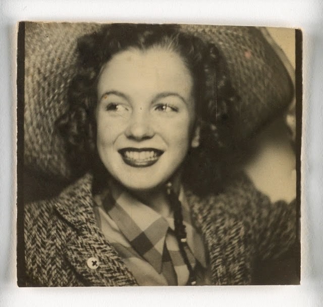 99 Норма Джин Бейкер делала селфи и до того, как стала Мэрилин Монро, 1940-е.