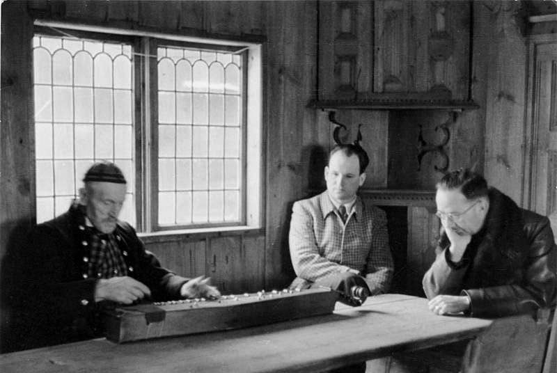 91 Гиммлер слушает норвежского музыканта, Норвегия, 1941 год.