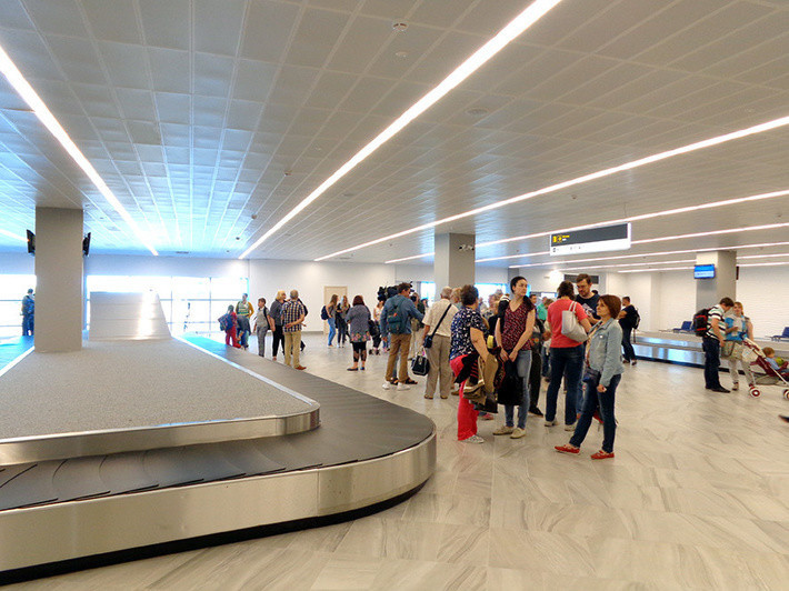 В новом терминале аэропорта «Храброво» начали обслуживать прилетающих зарубежными рейсами пассажиров
