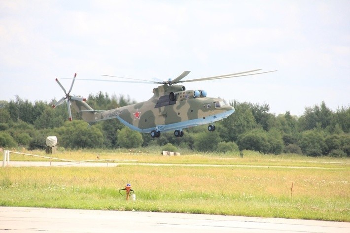 Новый транспортный вертолет Ми-26 пополнил соединение армейской авиации ВВО в Хабаровске