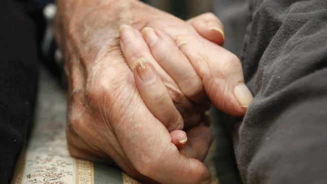 В Голландии прожившие 65 лет вместе супруги умерли в один день, держась за руки