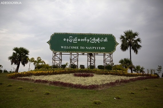 В 2006 столицу государства перенесли в Нейпьидо из Янгона
