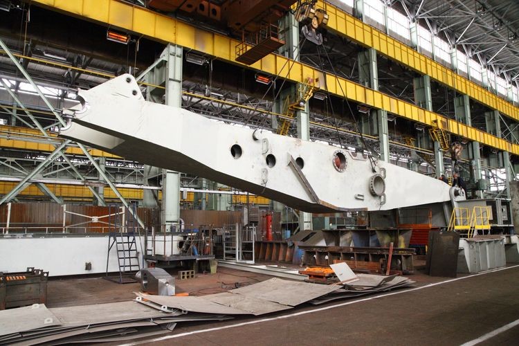 Уралмаш построил крупнейший в России экскаватор весом 1200 тонн