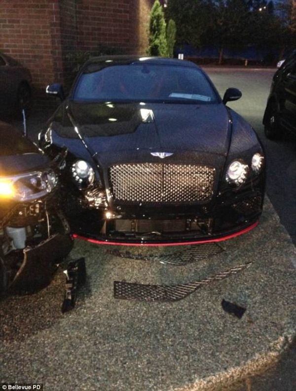 Водитель арестован, после того как протаранил Bentley и Rolls-Royce