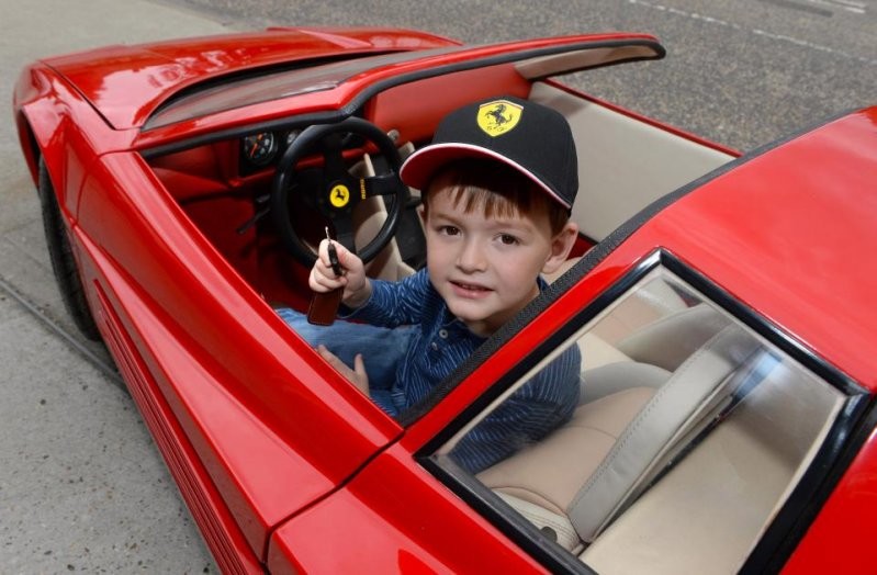 Самый дорогой детский Ferrari Testarossa