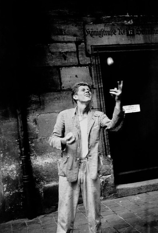 Джон Кеннеди жонглирует, Нюрнберг, 1937 год.