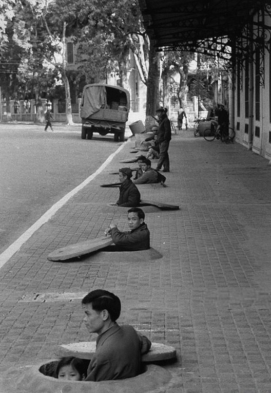 Ханой во время воздушной тревоги, Вьетнам, 1967 год. 
