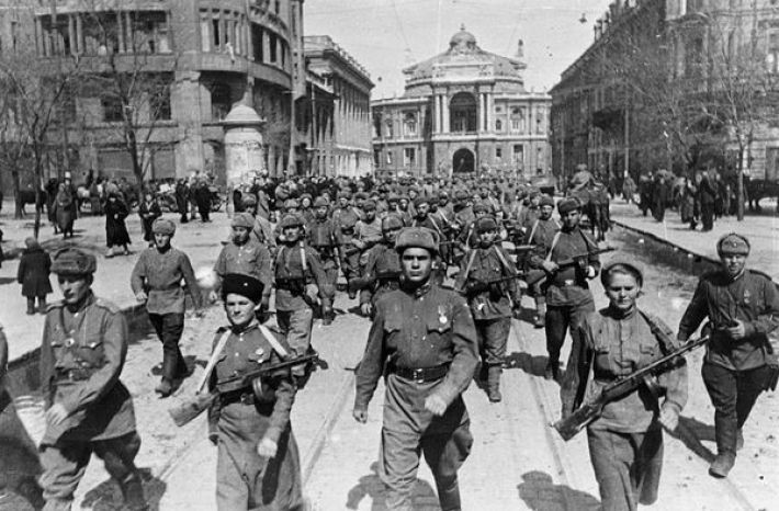 9. Марш Красной армии на улицах Одессы, весна 1944 года