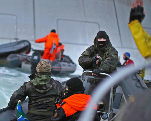 Норвежцы арестовали знакомое нам по 2013 году Гринпис судно "Arctic Sunrise", экипаж и 35 активистов