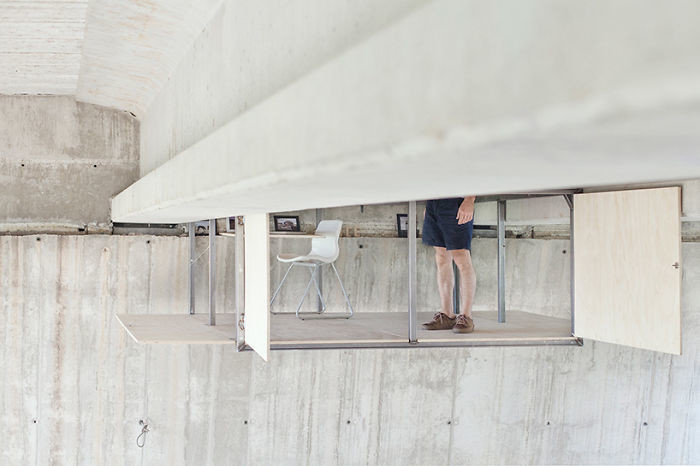 Испанский дизайнер умудрился построить секретную студию под одним из валенсийских мостов