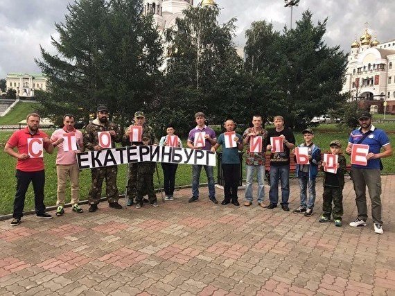 А в России продолжаются митинги против новой картины Алексея учителя 