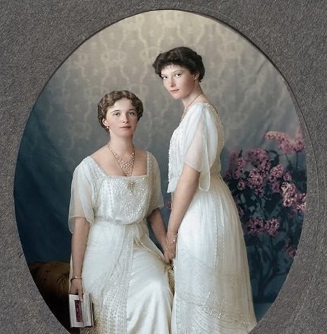 Великие княжны Ольга и Татьяна Романовы, 1913.