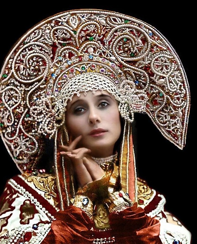Анна Павлова в русском костюме, 1911.