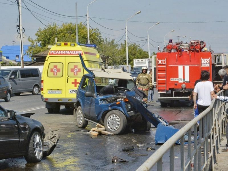 В результате полученных травм водитель «Нивы» скончался на месте аварии, водитель иномарки был отпущен после осмотра врачей.