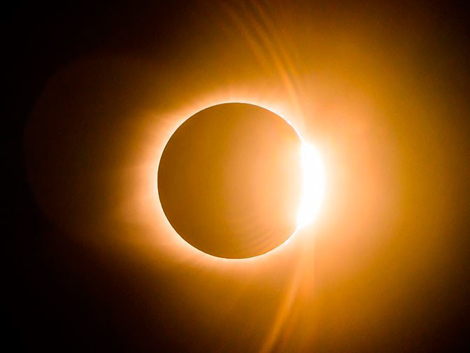 Опубликованы самые эффектные фотографии «великого солнечного затмения»