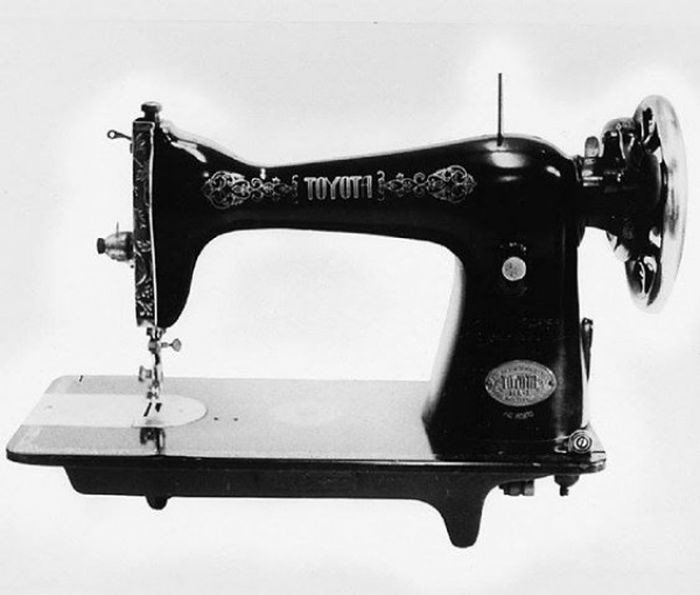 4. Toyota начинала с производства швейных машин и до сих пор производит их.