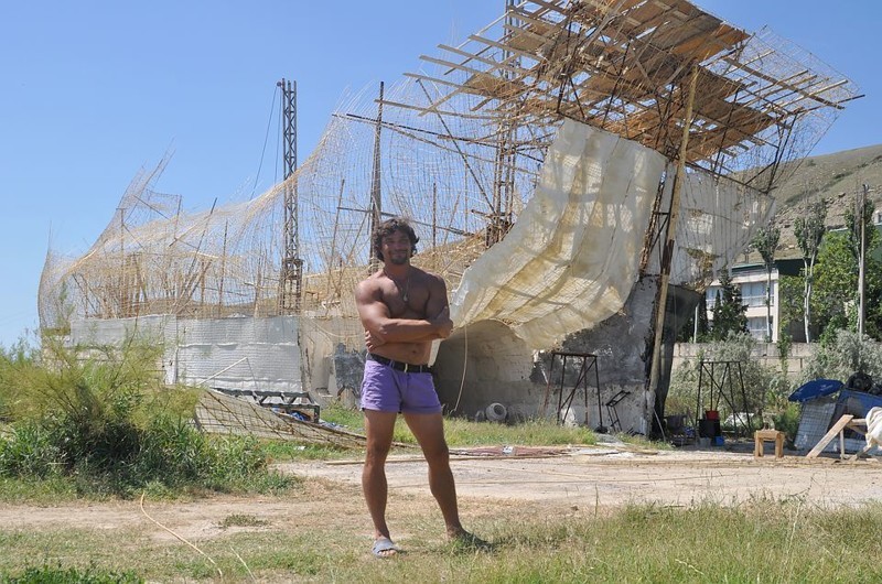Крымский Ной строит под Меганомом гигантский парусник