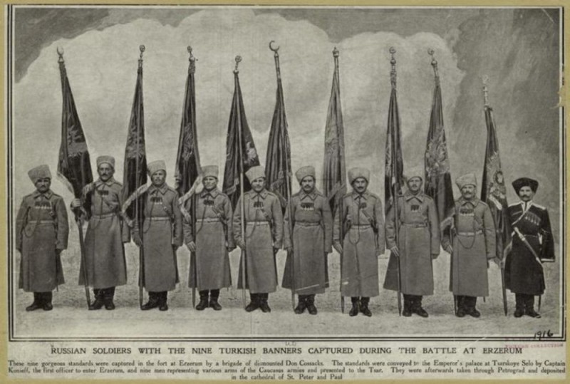 Девять захваченных в Эрзуруме турецких знамён, доставленных в Царское Село. Фото из лондонской газеты Amalgamated Press. 1916 год.