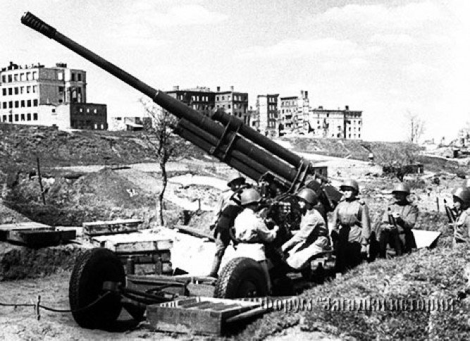 Подвиг сталинградских зенитчиц. 23 августа 1942 года наши зенитчицы не позволили немцам с ходу ворва