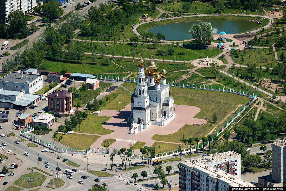 Городская абакан. Преображенский парк Абакан. Преображенский храм Абакан. Преображенский парк, Хакасия, Абакан..