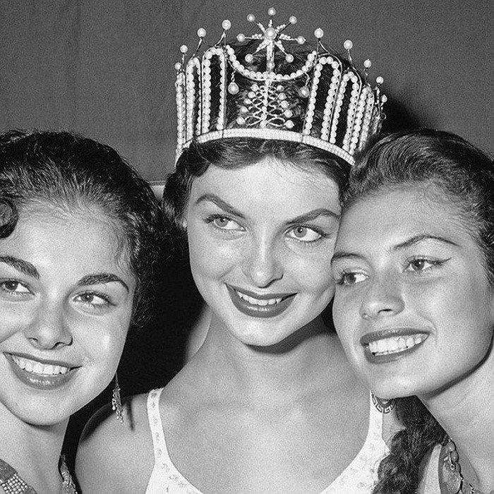 Гладис Сендер, Перу. «Мисс Вселенная — 1957». 19 лет, 170 см. 