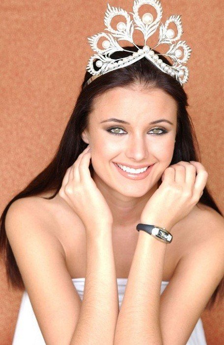 Оксана Фёдорова, Россия. Мисс Вселенная-2002 24 года, рост 178 см.  