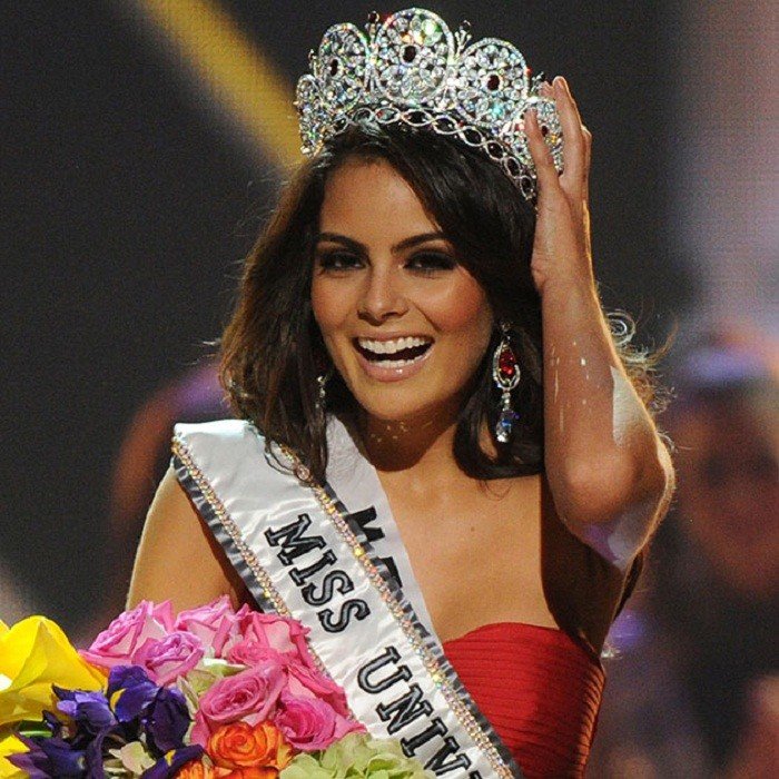 Химена Наваррете, Мексика. Мисс Вселенная-2010 22 года, рост 174 см. 