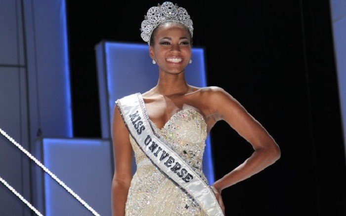 Лейла Лопес, Ангола. Мисс Вселенная-2011 25 лет, рост 179 см.