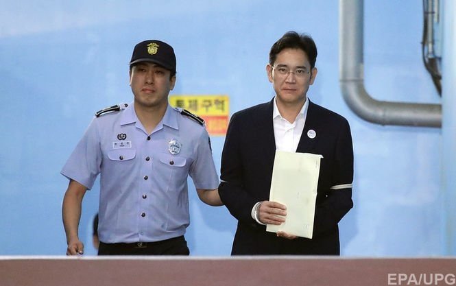 Суд приговорил вице-президента Samsung к пяти годам тюрьмы