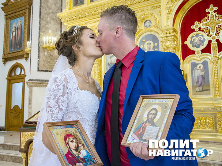 Американский военкор принял Православие и венчался в ДНР